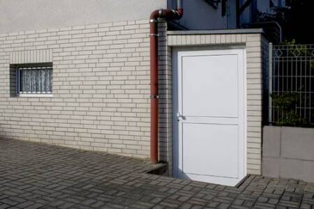 Nachträglicher Einbau einer Tür für den Kellerbereich